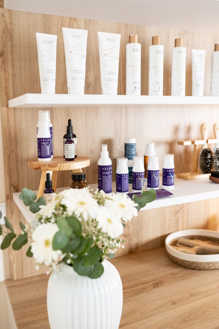 Naturfriseurin Mona Barth Kreis Birkenfeld. Ganzheitliche Haar- & Kopfhaut­beratung - Haarcoloration mit zertifizierten Naturstoffen