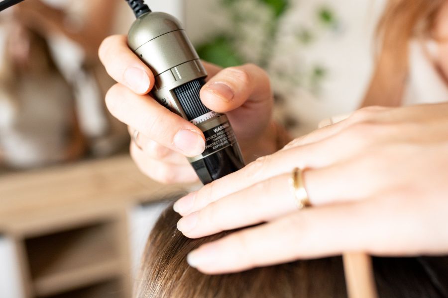 Naturfriseurin Mona Barth Kreis Birkenfeld. Ganzheitliche Haar- & Kopfhaut­beratung - Haarcoloration mit zertifizierten Naturstoffen