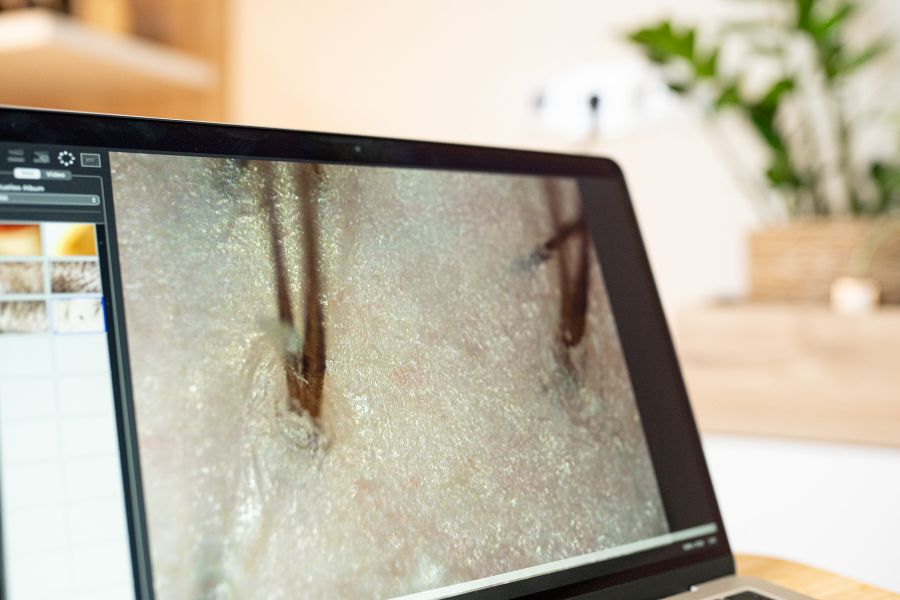 Naturfriseurin Mona Barth Kreis Birkenfeld. Ganzheitliche Haar- & Kopfhaut­beratung - Haarcoloration mit zertifizierten Naturstoffen